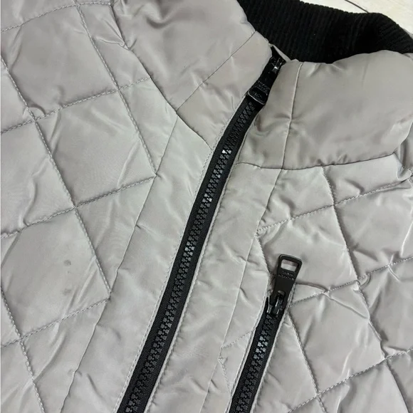 Women’s Large Sleeveless Andrew Marc Gray Quilted Vest Black Ribbed Stretch Trim - Picture 9 of 14